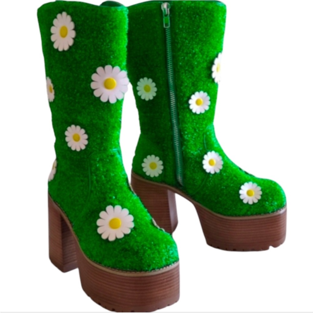 IT’S ALWAYS GREENER PLATFORM HEELED BOOTS

DELIA*S BY DOLLS KILL WOMENS 7 RARE!!